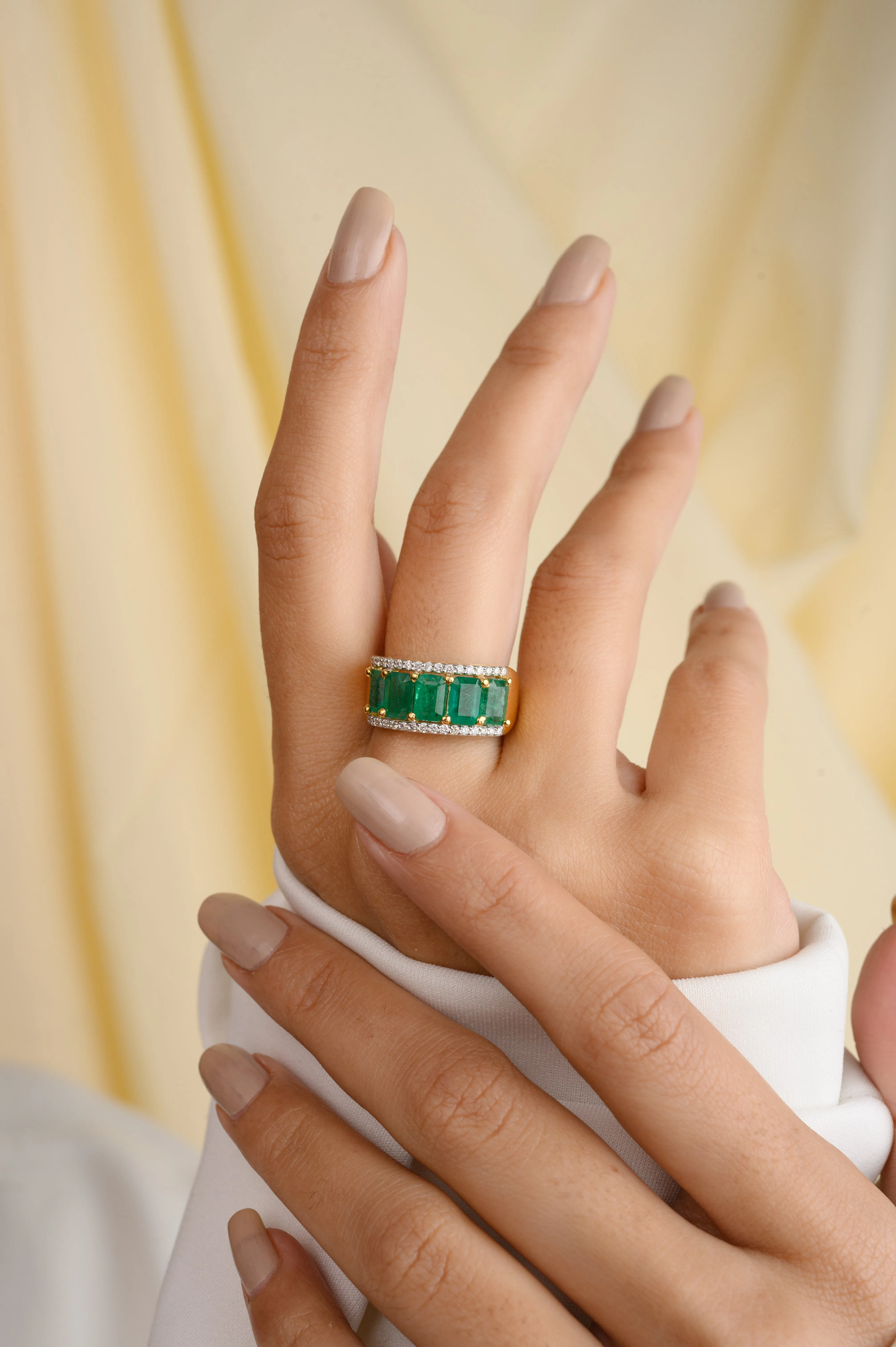 18k Gold Five Stone Emerald Diamond Engagement Band Ring