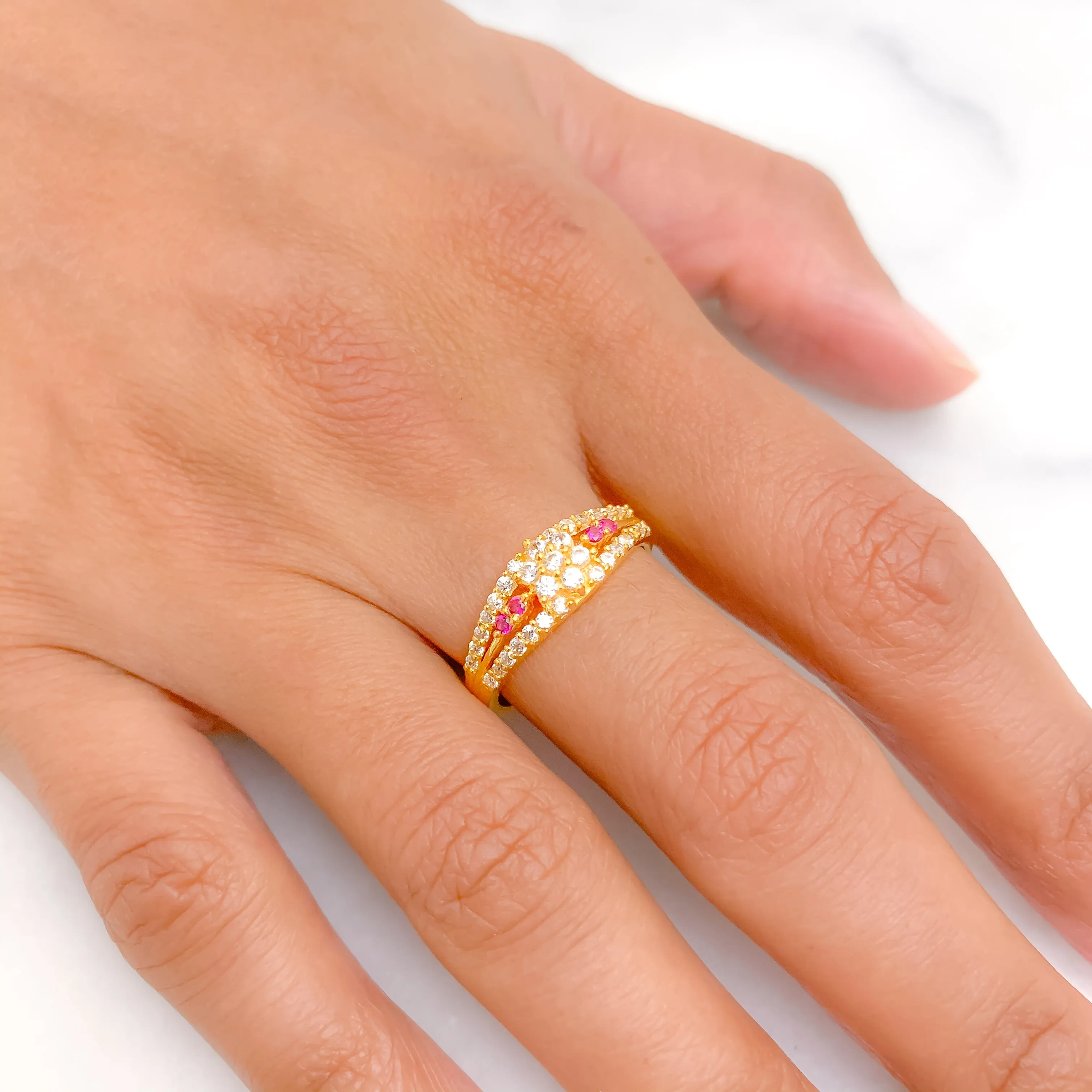 Attractive Flower w/ Accent Stones Ring