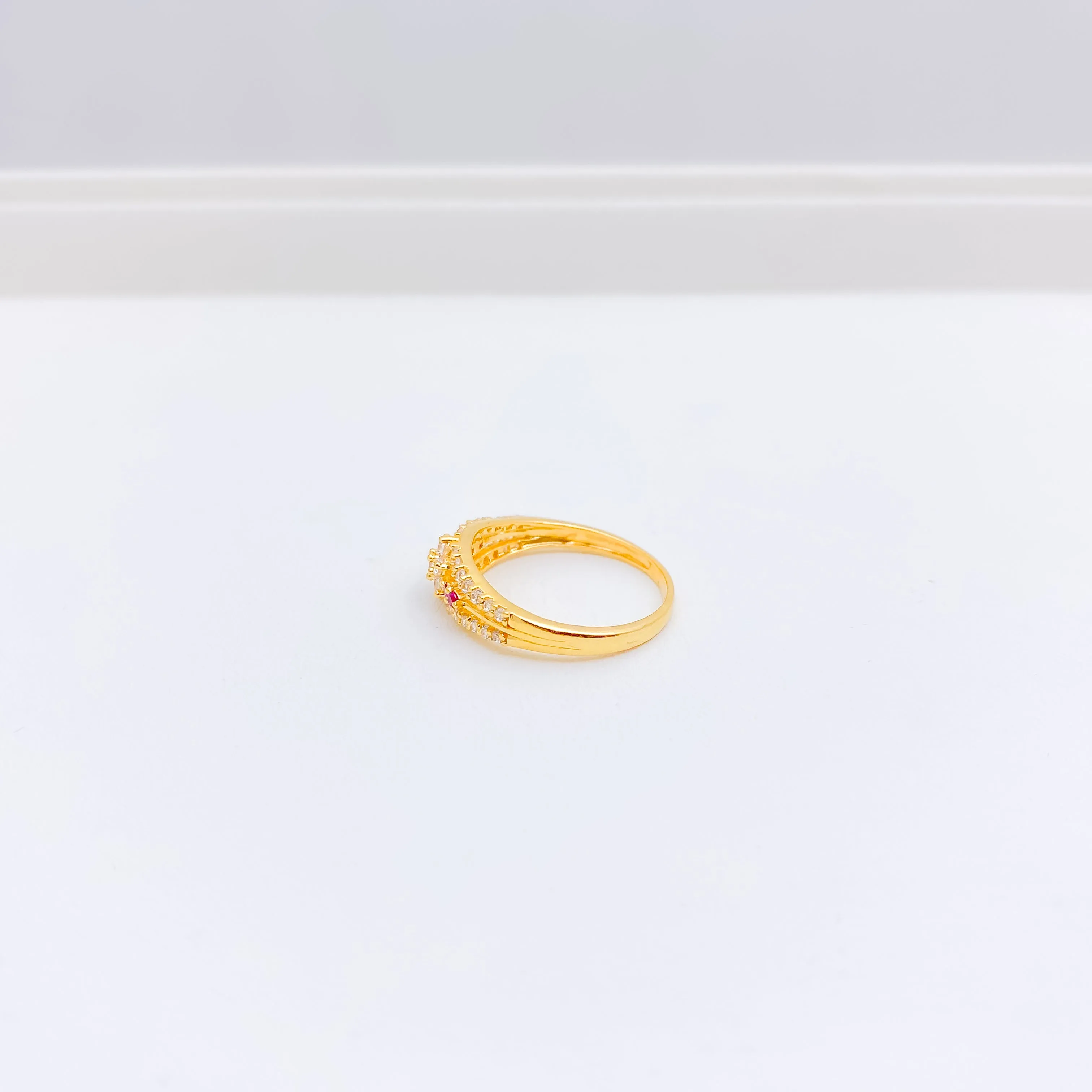 Attractive Flower w/ Accent Stones Ring