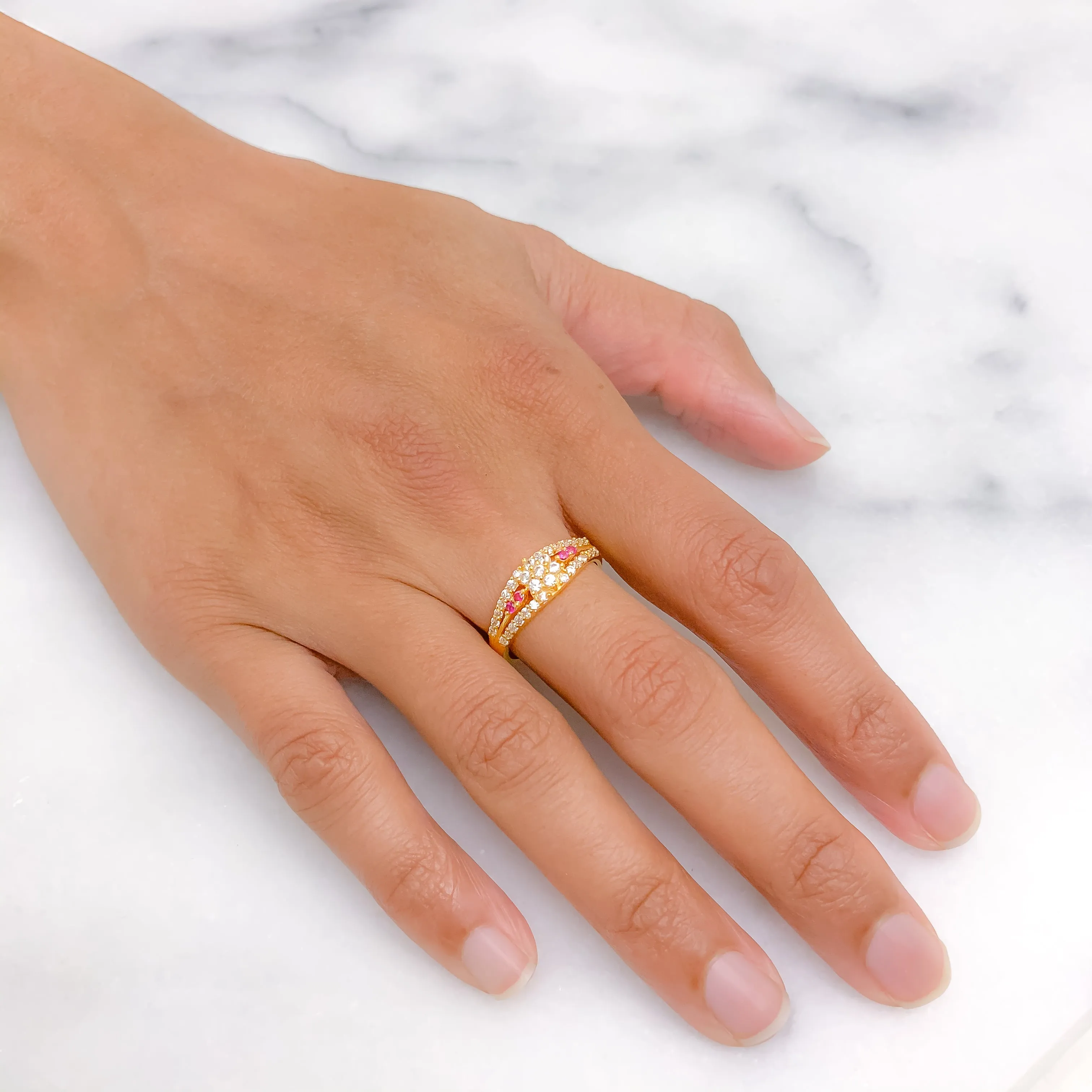 Attractive Flower w/ Accent Stones Ring
