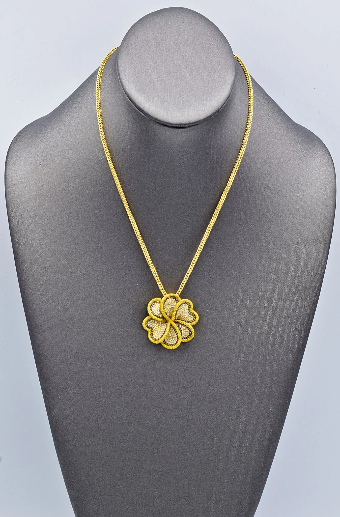 Estate 18K Yellow Gold 6.5 TCW Diamond Clover Flower Pendant