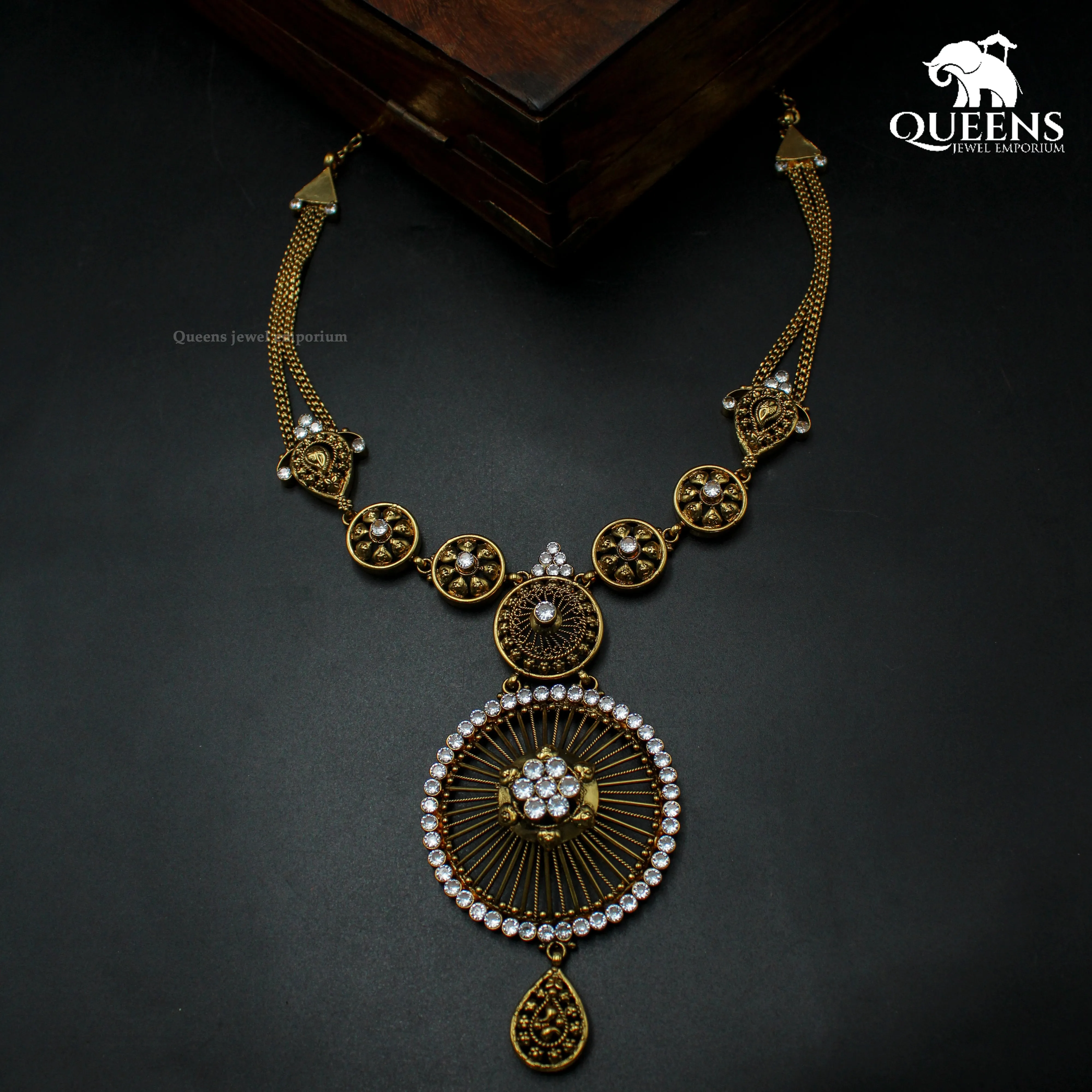 JYOTHIKA NECKLACE